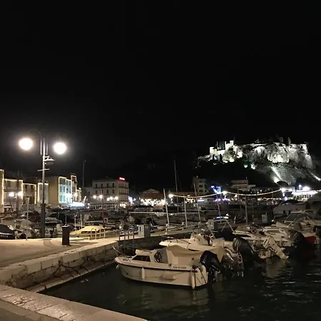Du Pêcheur à à 10 Mètres Du Port Cassis